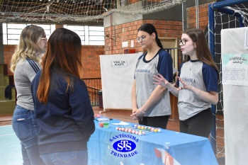 Feira de Ciências coloca estudantes em contato com a pesquisa científica | 9º ano