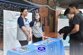 Feira de Ciências coloca estudantes em contato com a pesquisa científica | 9º ano