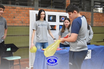 Feira de Ciências coloca estudantes em contato com a pesquisa científica | 9º ano