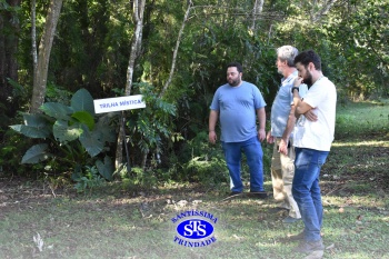 Alunos do 7º ano e da 2ª série participam do projeto Meliponário Franciscano