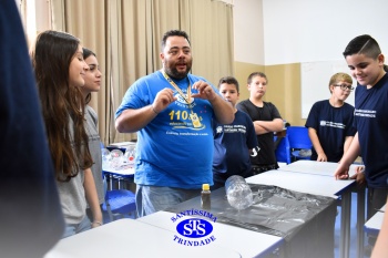 Alunos do 7º ano e da 2ª série participam do projeto Meliponário Franciscano