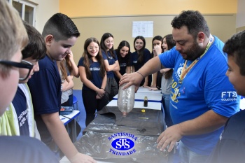 Alunos do 7º ano e da 2ª série participam do projeto Meliponário Franciscano