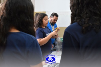 Alunos do 7º ano e da 2ª série participam do projeto Meliponário Franciscano