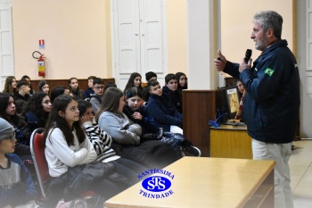 Alunos do 7º ano e da 2ª série participam do projeto Meliponário Franciscano