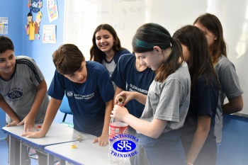 Alunos do 7º ano e da 2ª série participam do projeto Meliponário Franciscano