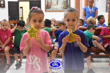 Educação Infantil celebra o Natal e pratica o bem ao próximo