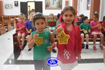 Educação Infantil celebra o Natal e pratica o bem ao próximo