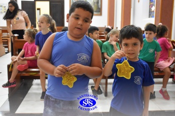 Educação Infantil celebra o Natal e pratica o bem ao próximo