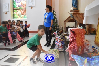 Educação Infantil celebra o Natal e pratica o bem ao próximo