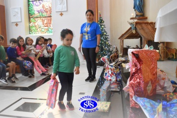 Educação Infantil celebra o Natal e pratica o bem ao próximo