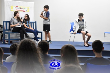 Alunos do 7º ano apresentam esquetes teatrais para combater o bullying