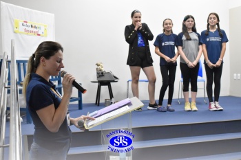 Alunos do 7º ano apresentam esquetes teatrais para combater o bullying