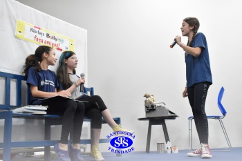 Alunos do 7º ano apresentam esquetes teatrais para combater o bullying