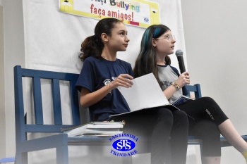 Alunos do 7º ano apresentam esquetes teatrais para combater o bullying