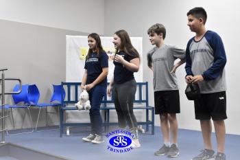 Alunos do 7º ano apresentam esquetes teatrais para combater o bullying