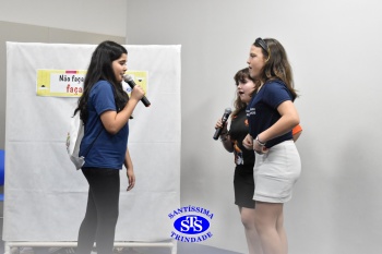 Alunos do 7º ano apresentam esquetes teatrais para combater o bullying