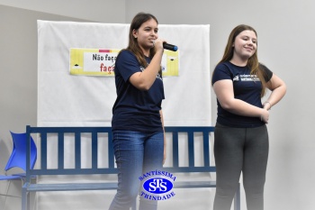 Alunos do 7º ano apresentam esquetes teatrais para combater o bullying