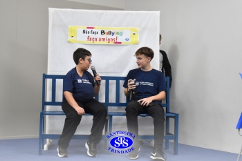 Alunos do 7º ano apresentam esquetes teatrais para combater o bullying