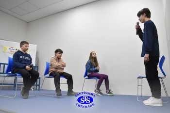 Alunos do 7º ano apresentam esquetes teatrais para combater o bullying