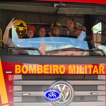 Visita ao Corpo de Bombeiros proporciona vivência da profissão | 3ª série EM