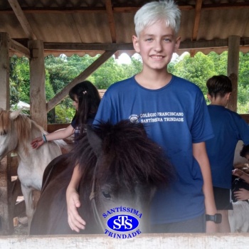 Estudantes conhecem o Sítio das Aves e têm contato com vários animais | 5º ano