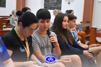 Estudantes participam de Celebração Eucarística na Capela do Colégio