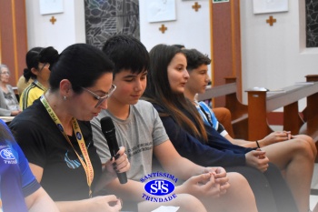 Estudantes participam de Celebração Eucarística na Capela do Colégio