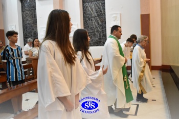 Estudantes participam de Celebração Eucarística na Capela do Colégio