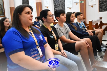 Estudantes participam de Celebração Eucarística na Capela do Colégio