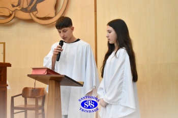 Estudantes participam de Celebração Eucarística na Capela do Colégio