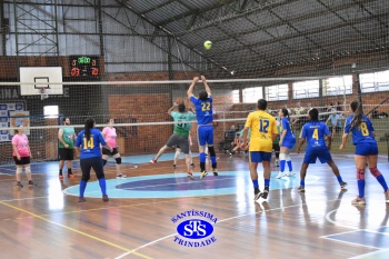 Colégio e APM promovem 1º Torneio de Vôlei Misto no 23º Valorando