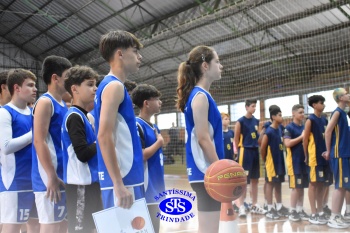 Amistoso de basquete entre os Colégios Santíssima e SantAnna