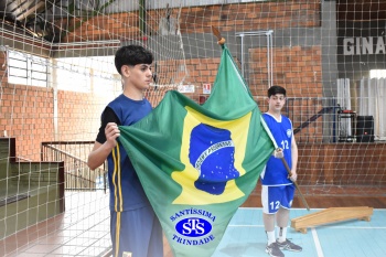 Amistoso de basquete entre os Colégios Santíssima e SantAnna