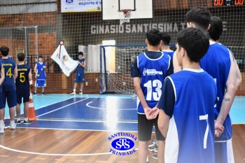 Amistoso de basquete entre os Colégios Santíssima e SantAnna