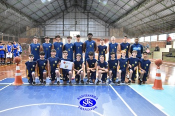 Amistoso de basquete entre os Colégios Santíssima e SantAnna