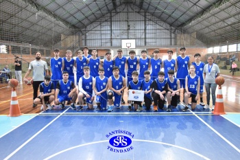 Amistoso de basquete entre os Colégios Santíssima e SantAnna