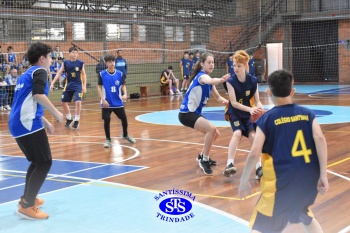 Amistoso de basquete entre os Colégios Santíssima e SantAnna