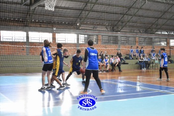 Amistoso de basquete entre os Colégios Santíssima e SantAnna