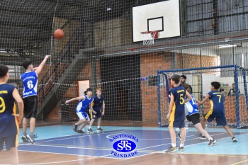 Amistoso de basquete entre os Colégios Santíssima e SantAnna