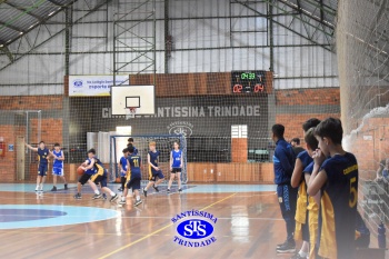 Amistoso de basquete entre os Colégios Santíssima e SantAnna