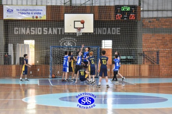 Amistoso de basquete entre os Colégios Santíssima e SantAnna