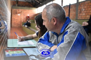 Amistoso de basquete entre os Colégios Santíssima e SantAnna