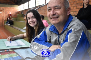 Amistoso de basquete entre os Colégios Santíssima e SantAnna