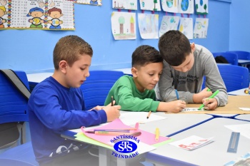 Alunos do 3º ano desenvolvem habilidades de oratória em apresentação