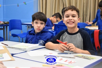 Alunos do 3º ano desenvolvem habilidades de oratória em apresentação